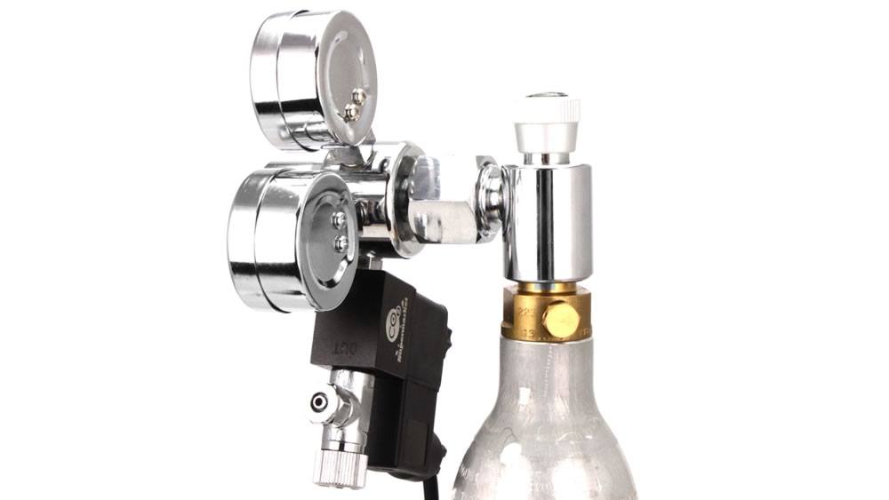 Stram CO2-regulatoren til SodaStream-adapteren