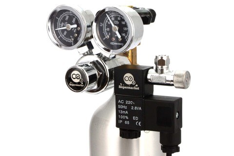 Foto av en gassregulator inneholdt i et CO2-system fra CO2 Supermarket.