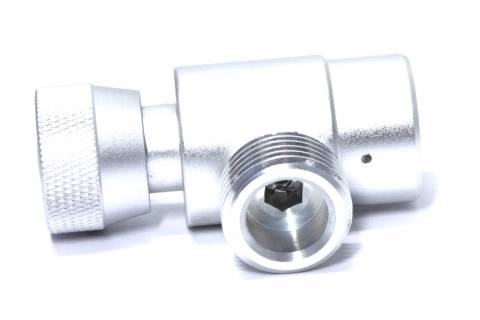 Se på mannlige tråder av Avansert Adapter for Paintball CGA 320 CO2-sylindere