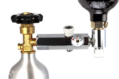 Etterfylling av en CGA 320 Paintball-sylinder