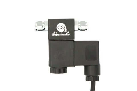 Foto av solenoid for akvarium CO2-systemer.