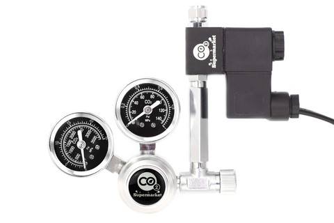 Foto som viser solenoid koblet til regulatoren ved hjelp av en forlengelse på 57 mm.